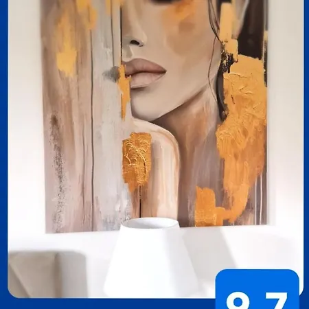 Golden Rose Apartment *